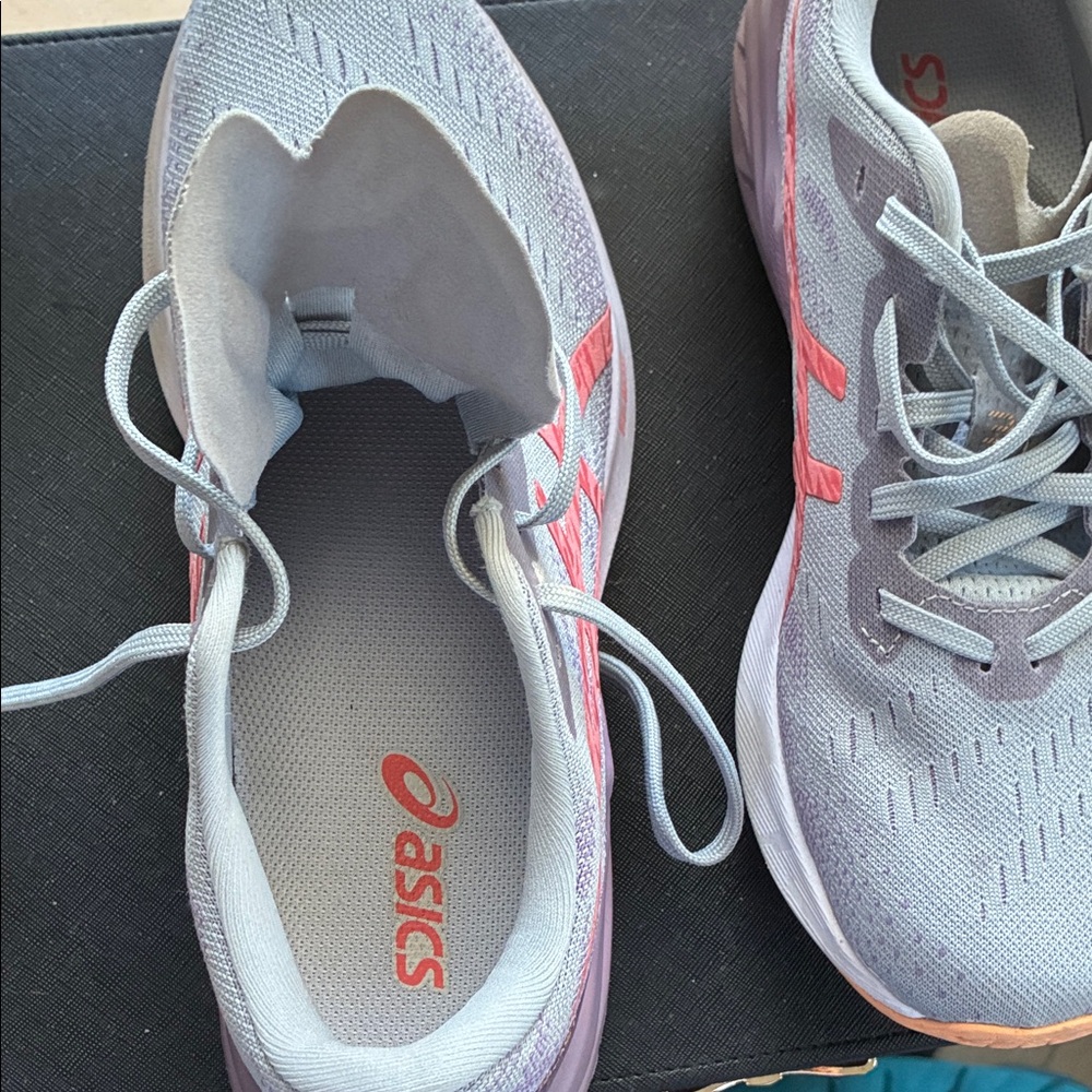 Asics Women's Light Gray and Coral Lace-Up Running Sneakers size 7 excellent - Picture 3 of 8